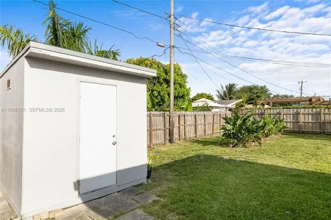 1511 NW 85th Way Pembroke Pines FL 33024