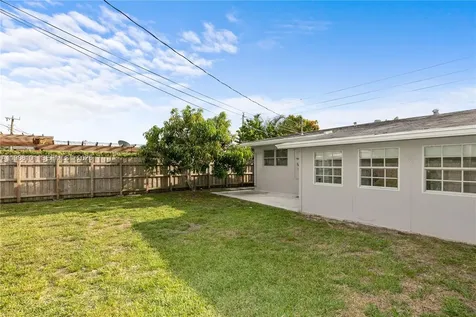 1511 NW 85th Way Pembroke Pines FL 33024