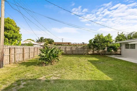 1511 NW 85th Way Pembroke Pines FL 33024