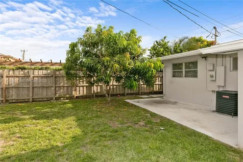 1511 NW 85th Way Pembroke Pines FL 33024