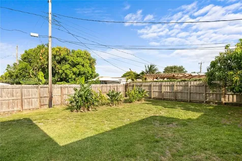 1511 NW 85th Way Pembroke Pines FL 33024