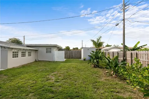 1511 NW 85th Way Pembroke Pines FL 33024