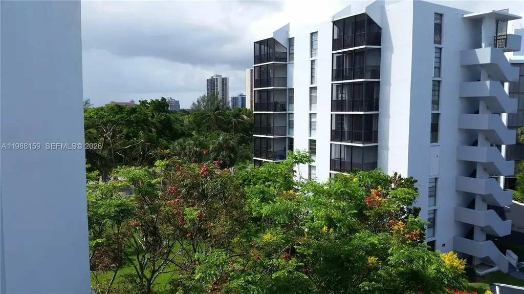 3475 N Country Club Drive Aventura FL 33180