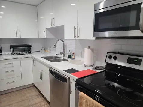 3475 N Country Club Drive Aventura FL 33180