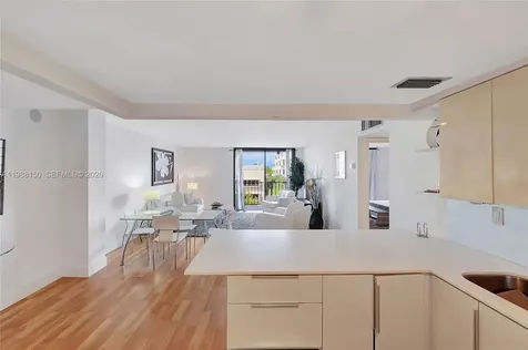 2625 Collins Avenue Miami Beach FL 33140