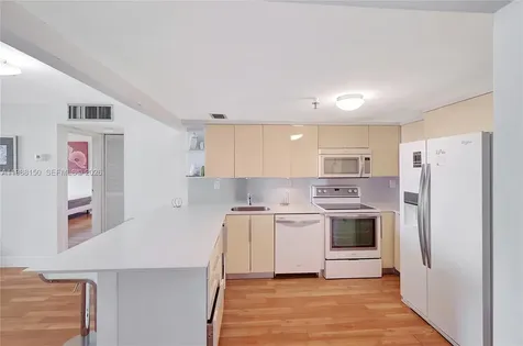 2625 Collins Avenue Miami Beach FL 33140