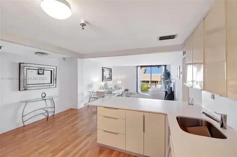 2625 Collins Avenue Miami Beach FL 33140