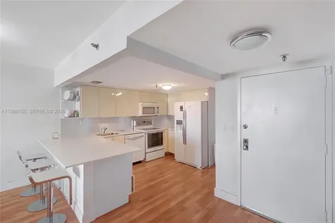 2625 Collins Avenue Miami Beach FL 33140