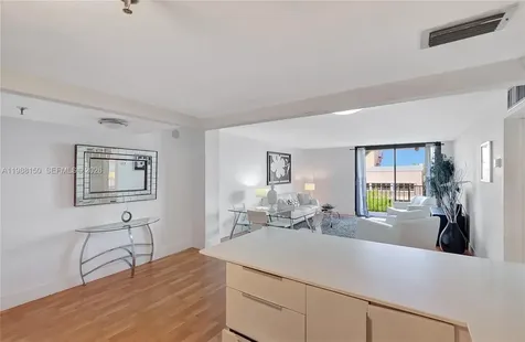 2625 Collins Avenue Miami Beach FL 33140