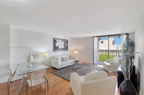 2625 Collins Avenue Miami Beach FL 33140