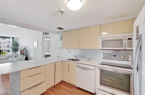 2625 Collins Avenue Miami Beach FL 33140