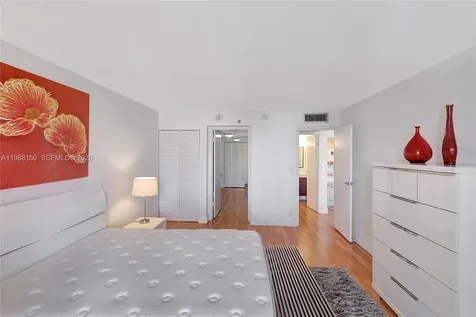 2625 Collins Avenue Miami Beach FL 33140