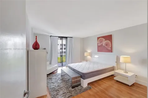 2625 Collins Avenue Miami Beach FL 33140
