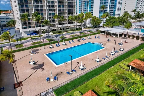 2625 Collins Avenue Miami Beach FL 33140