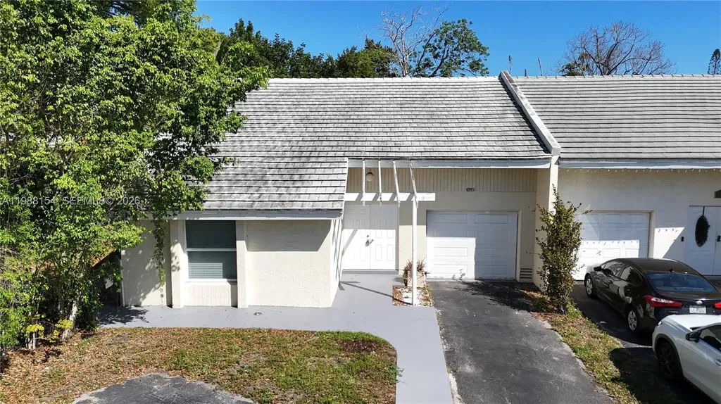 10575 La Placida Drive Coral Springs FL 33065