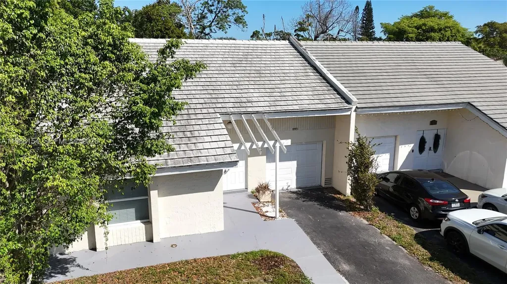 10575 La Placida Drive Coral Springs FL 33065
