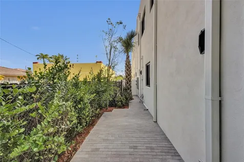 2421 SW 16th Terrace Miami FL 33145
