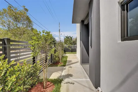 2421 SW 16th Terrace Miami FL 33145