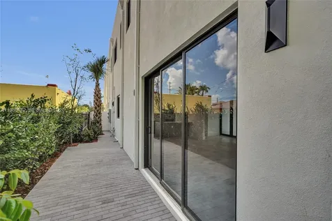 2421 SW 16th Terrace Miami FL 33145