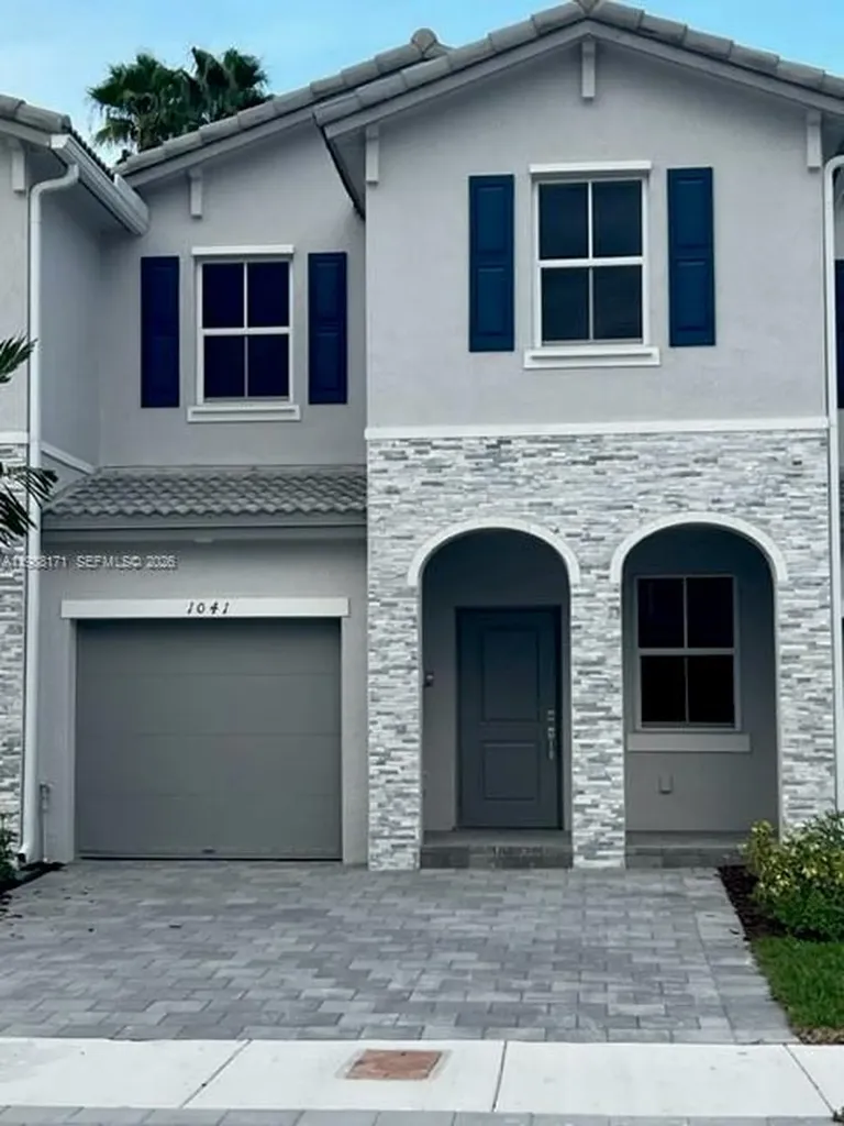 1041 SE 27th Terrace Homestead FL 33035