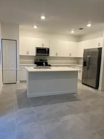 1041 SE 27th Terrace Homestead FL 33035