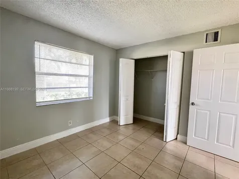 95 NE 41st Street Oakland Park FL 33334