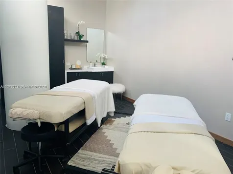 851 NE 1st Avenue Miami FL 33132