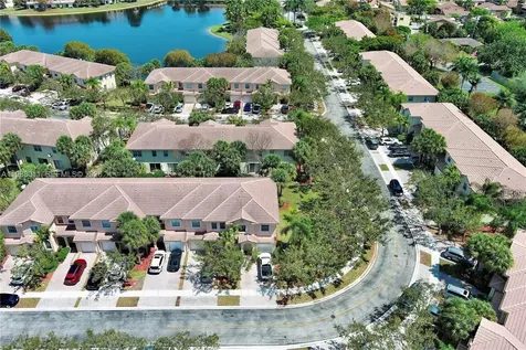 2883 SW 85th Avenue Miramar FL 33025