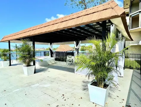 605 Ives Dairy Road Miami FL 33179