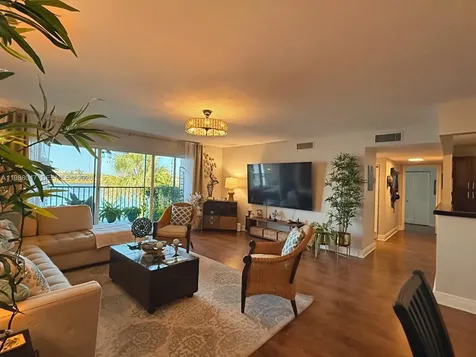 605 Ives Dairy Road Miami FL 33179