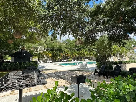 605 Ives Dairy Road Miami FL 33179