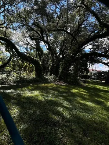 605 Ives Dairy Road Miami FL 33179
