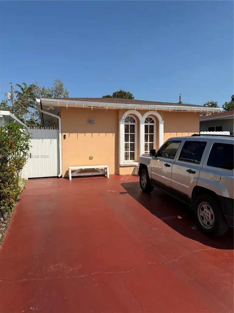 4347 E 9th Court Hialeah FL 33013