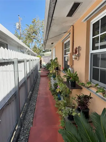 4347 E 9th Court Hialeah FL 33013
