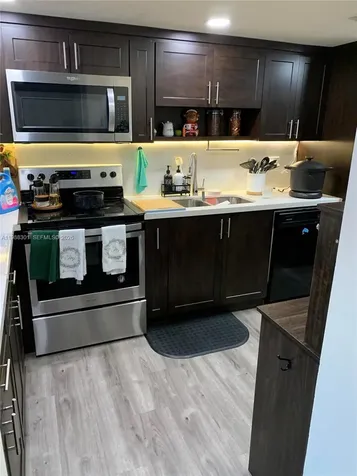6611 SW 41st Place Davie FL 33314