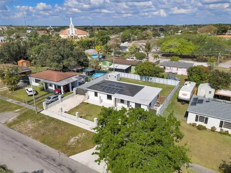 14520 Carver Drive Miami FL 33176