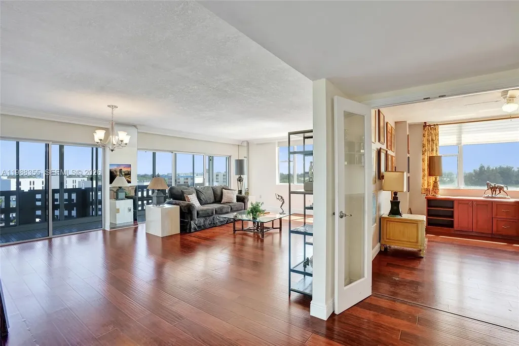 4001 Hillcrest Drive Hollywood FL 33021
