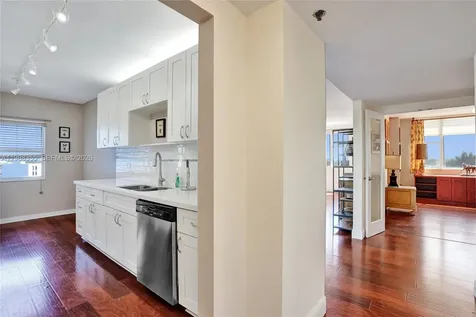 4001 Hillcrest Drive Hollywood FL 33021