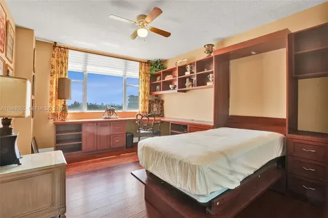 4001 Hillcrest Drive Hollywood FL 33021