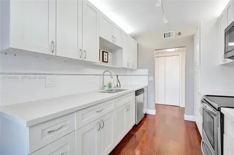 4001 Hillcrest Drive Hollywood FL 33021