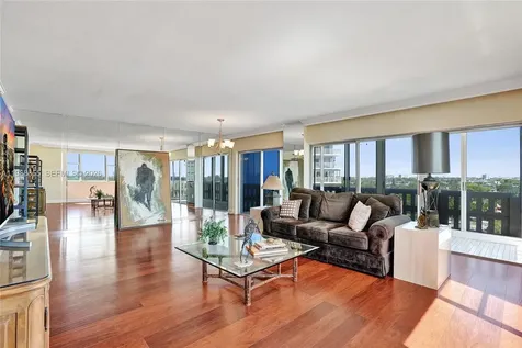 4001 Hillcrest Drive Hollywood FL 33021
