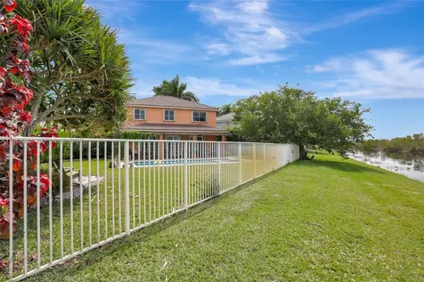 1653 Winterberry Lane Weston FL 33327