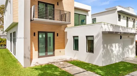 2225 SW 18th Avenue Miami FL 33145