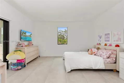 2225 SW 18th Avenue Miami FL 33145