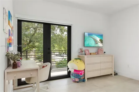 2225 SW 18th Avenue Miami FL 33145