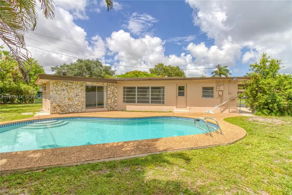 192 SW 62nd Terrace Plantation FL 33317
