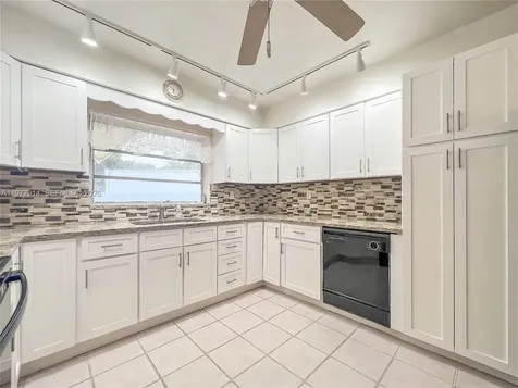 192 SW 62nd Terrace Plantation FL 33317