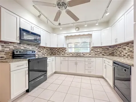 192 SW 62nd Terrace Plantation FL 33317