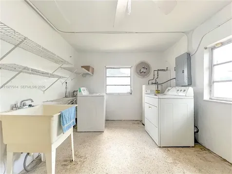 192 SW 62nd Terrace Plantation FL 33317