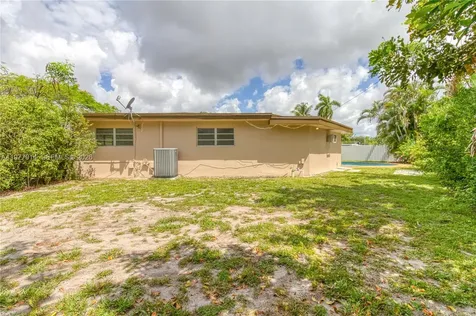 192 SW 62nd Terrace Plantation FL 33317